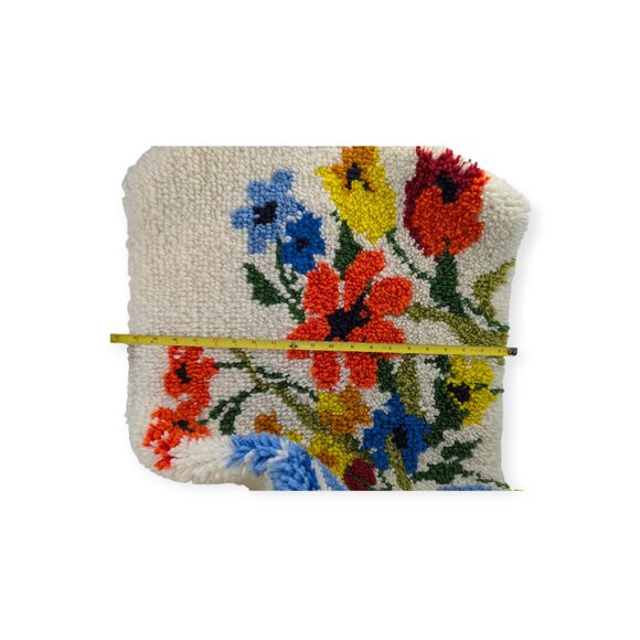Vintage Handmade Latch Hook Bright Floral Rug 27.5" x 20.5" - Picture 9 of 10